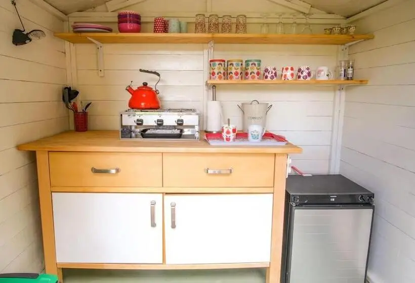 Talo 1 Makuuhuone, Wye Glamping