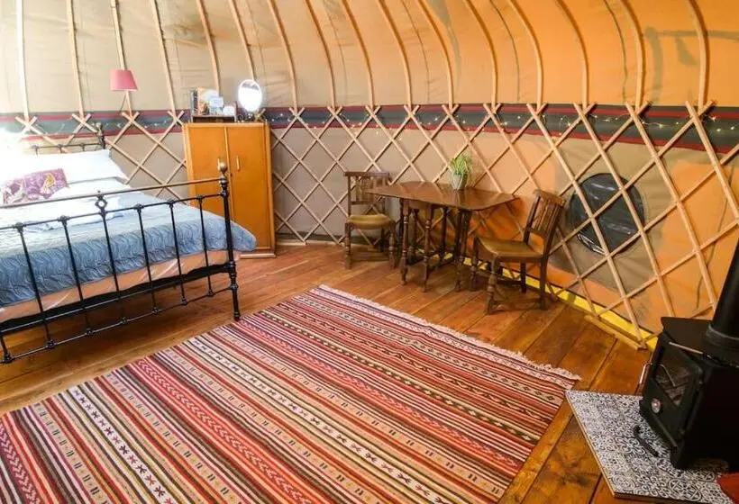 Talo 1 Makuuhuone, Wye Glamping