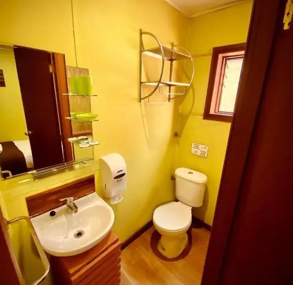 ベーシックトリプルルーム, Hostal Queltehue