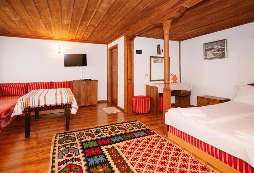 סטודיו סטנדרטי נוף לגינה, Kodjamanova House