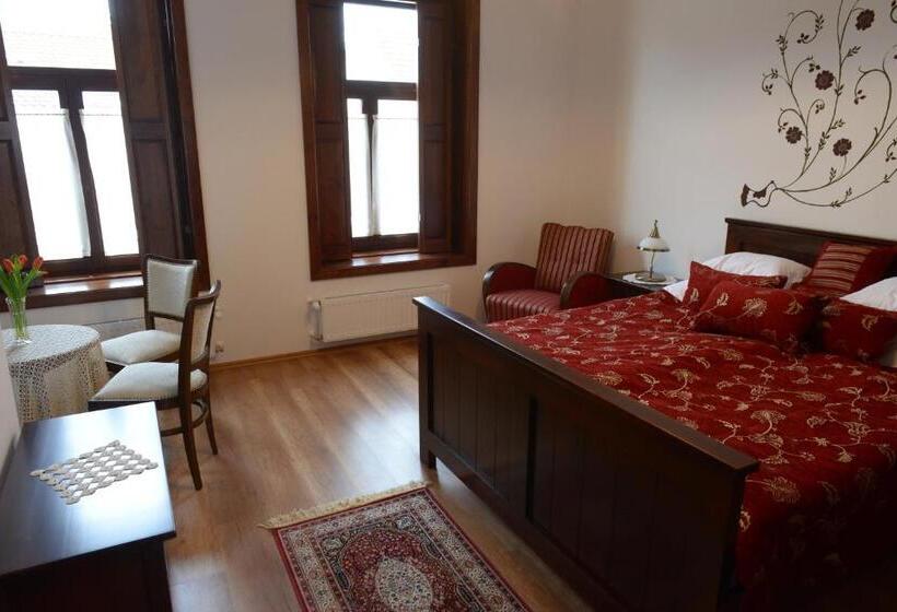 スタンダードルーム, Levendula Porta és Pajtaszínház