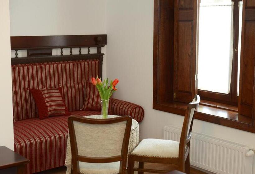 スタンダードルーム, Levendula Porta és Pajtaszínház