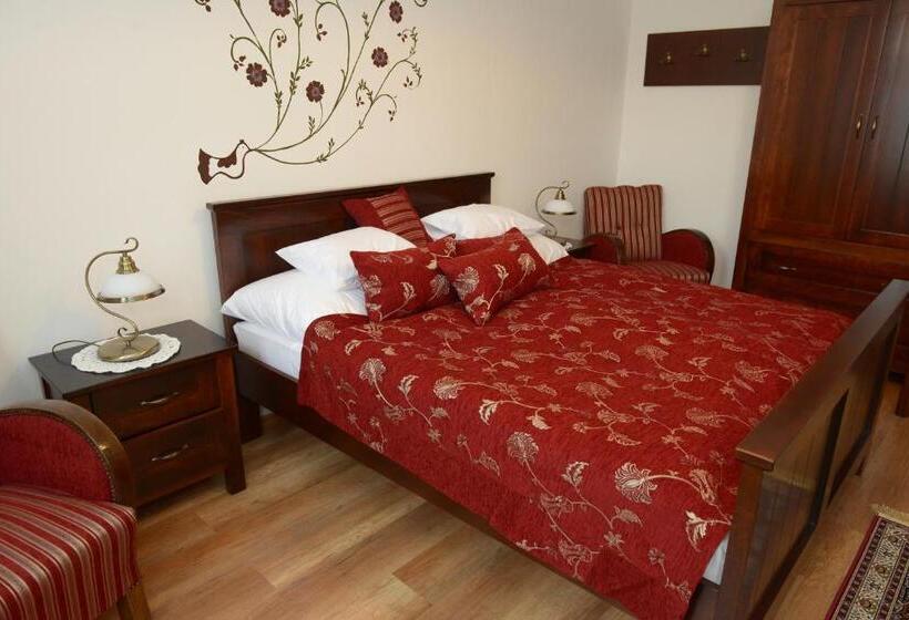 スタンダードルーム, Levendula Porta és Pajtaszínház