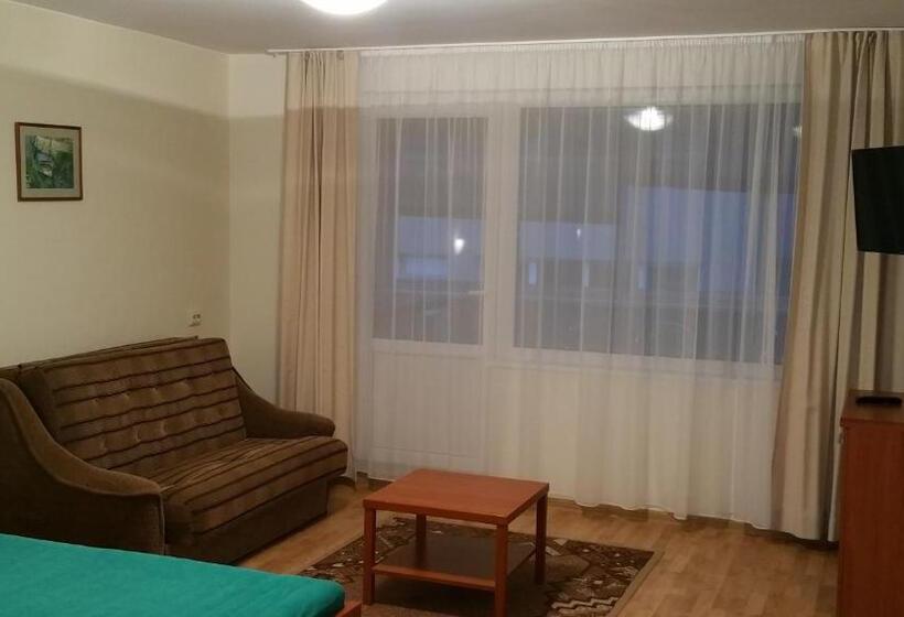 اتاق استاندارد چهارنفره با بالکن, Pas Roma