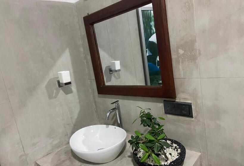 سوئیت 2 خوابه, Gimanhala Thisawewa