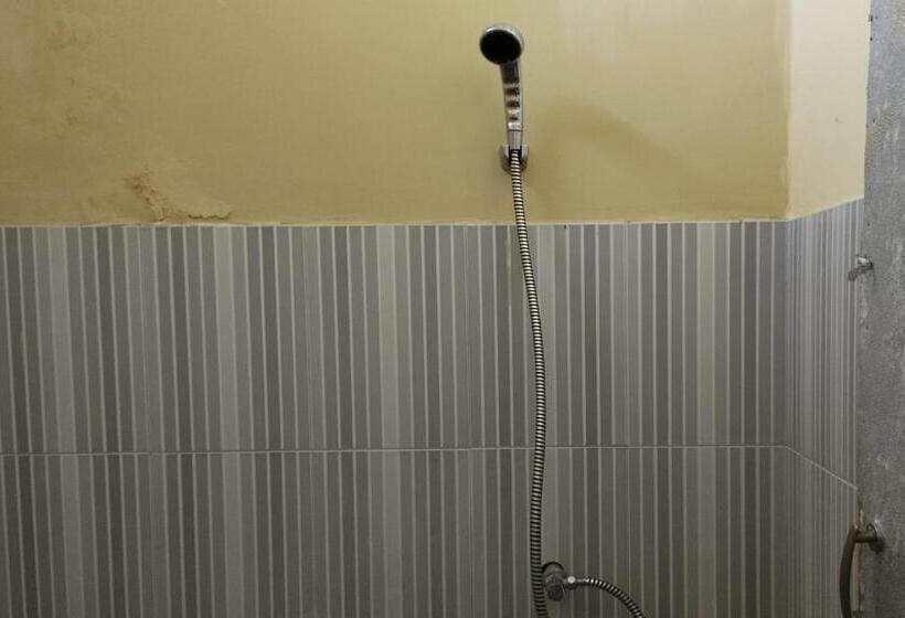 デラックスルーム, Oyo 93657 Puri Batu Bolong