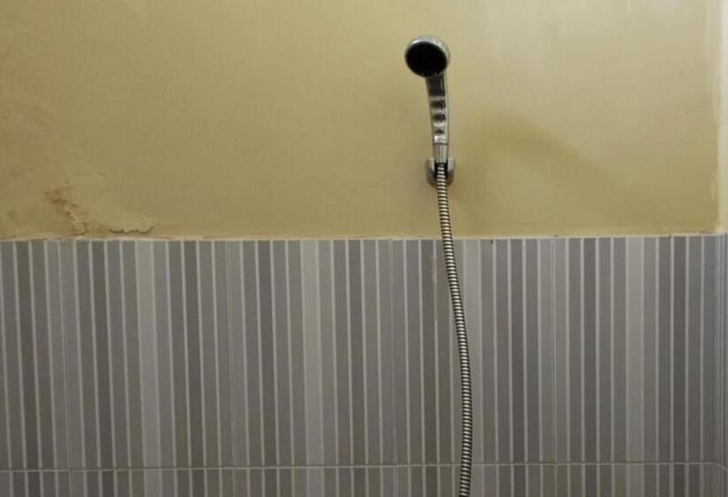 デラックスルーム, Oyo 93657 Puri Batu Bolong