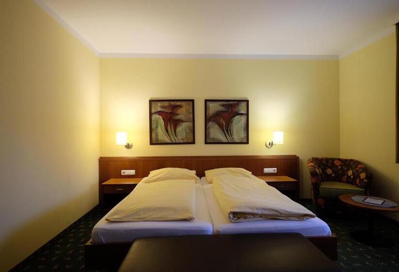 غرفة ديلوكس مزودة بشرفة, Restaurant Neuhold