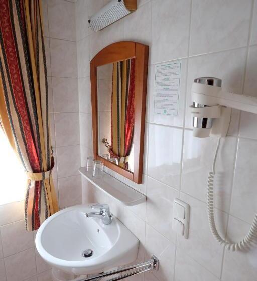 غرفة قياسية, Restaurant Neuhold