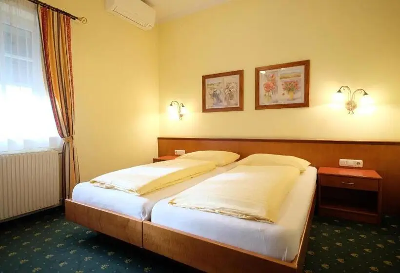 Standard Room, Restaurant Neuhold