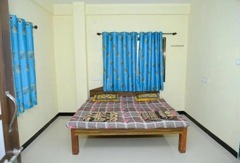 デラックスルーム, Aashray Guestroom