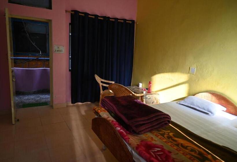 חדר סטנדרט נוף לגינה, Krishna Paying Guest House