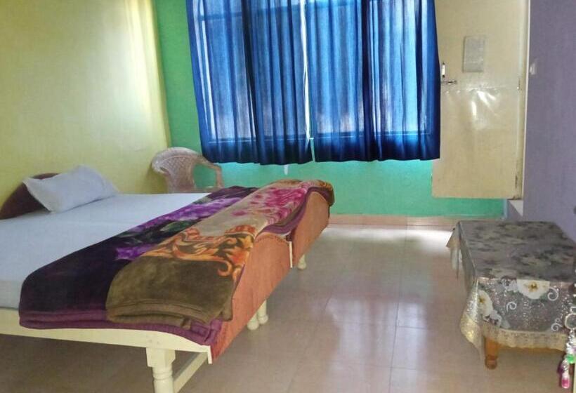 חדר סטנדרט נוף לגינה, Krishna Paying Guest House