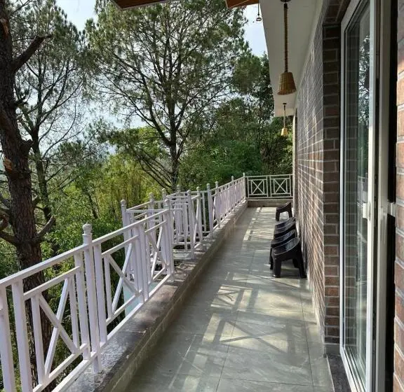 ファミリールーム, Kut House