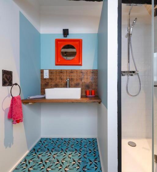 غرفة عائلية, La Maison De Ganil