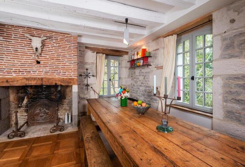 غرفة عائلية, La Maison De Ganil