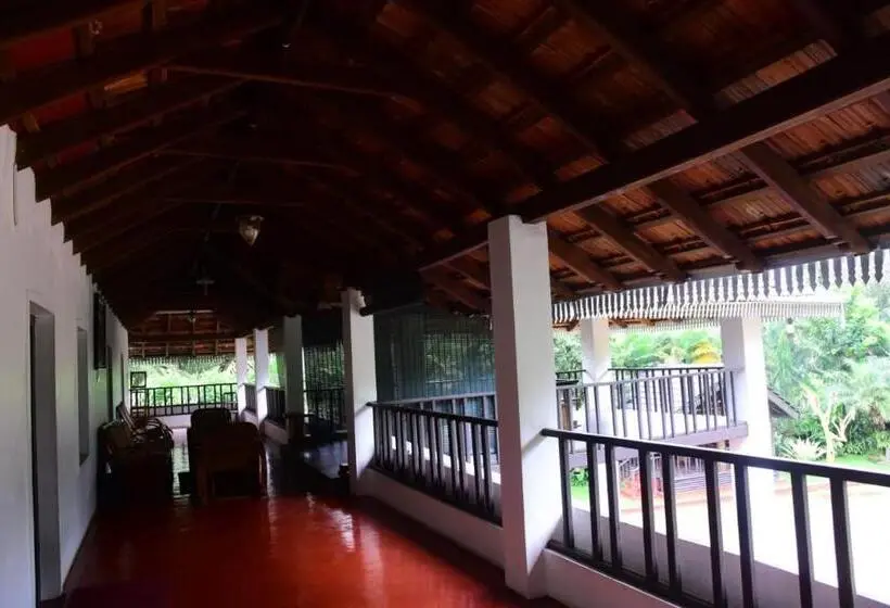 Standard Neljän Hengen Huone, Chandramukuta Retreats By Stayapart
