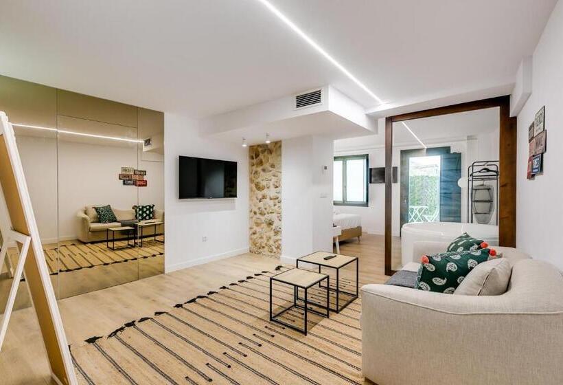 سوییت لوکس, Palacio De Bobadilla Suites