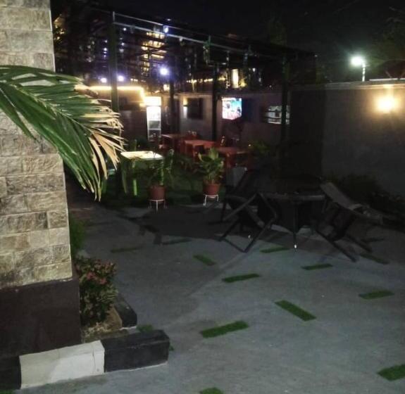 اتاق استاندارد یک نفره, Morada Hotels Ltd