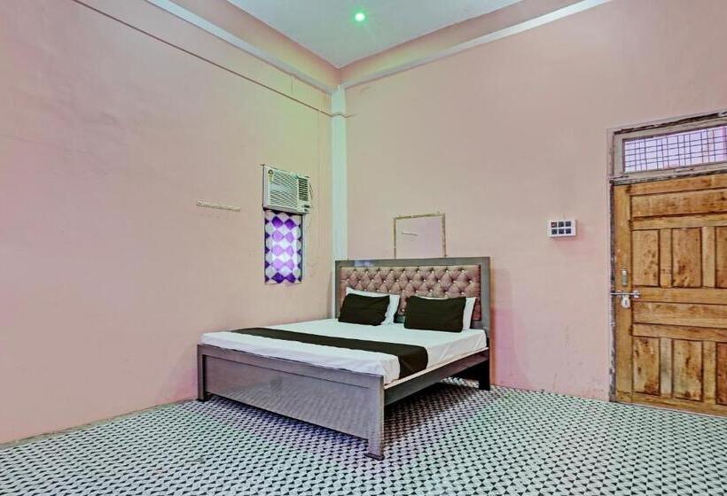 Classic Kolmen Hengen Huone, Oyo Raghav Hotel And Banquet Hall