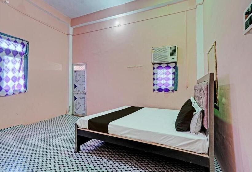 Classic Kolmen Hengen Huone, Oyo Raghav Hotel And Banquet Hall