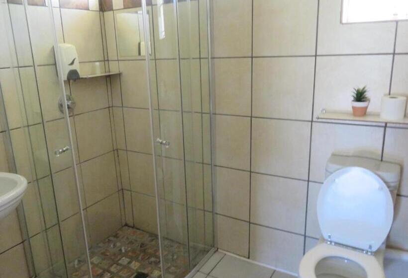 غرفة كلاسيكية, Cobblestone Court