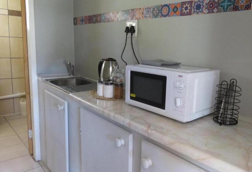 غرفة كلاسيكية, Cobblestone Court