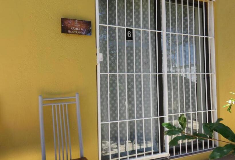 غرفة قياسية, Cobblestone Court