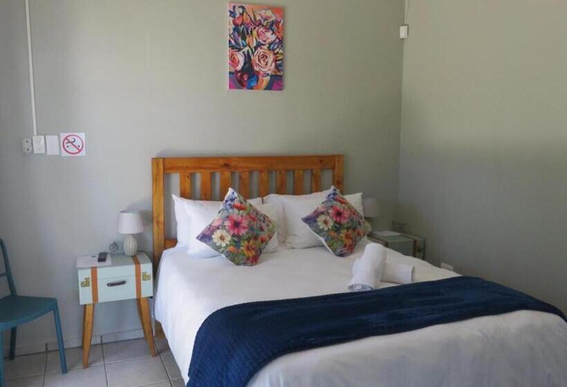 غرفة قياسية, Cobblestone Court