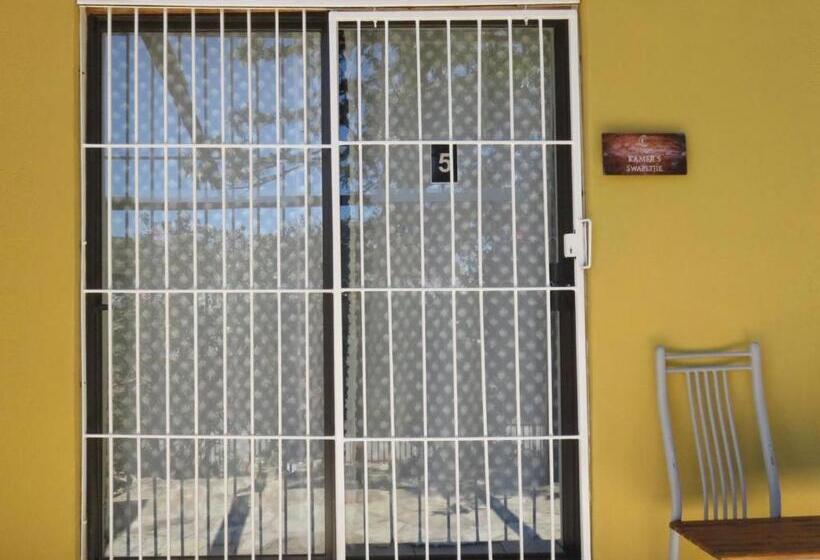 جناح, Cobblestone Court