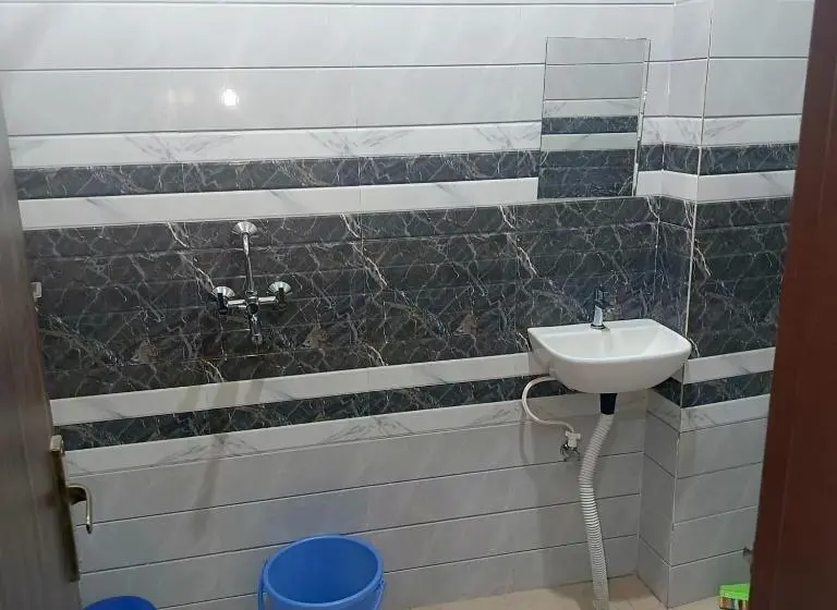Standard Yhden Hengen Huone, Shri Girraj Residency