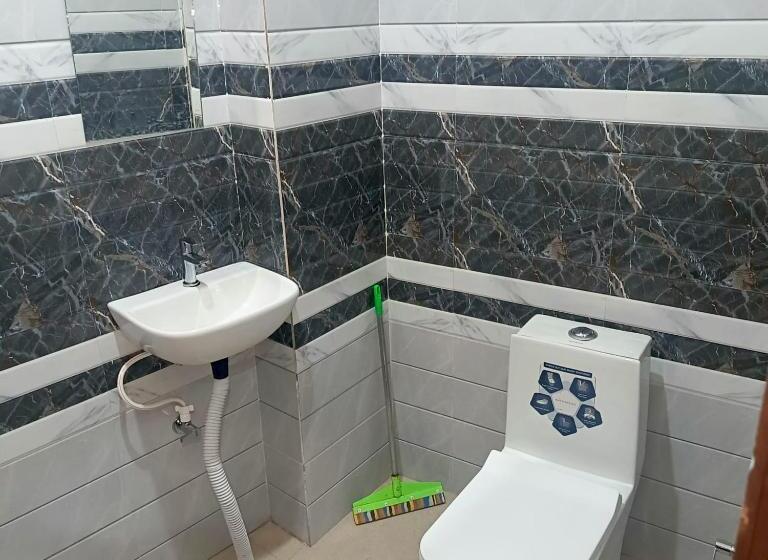 Quarto Estandar, Shri Girraj Residency