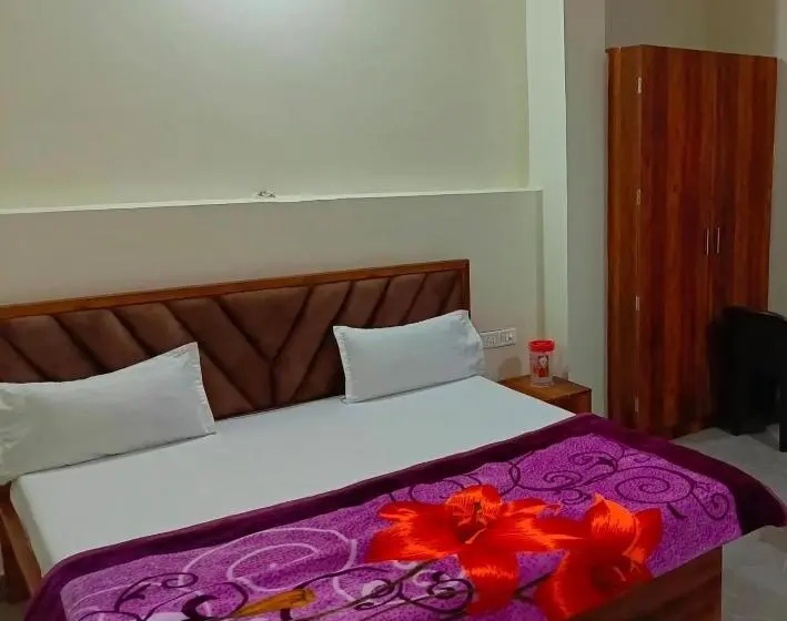 Standard-huone, Shri Girraj Residency
