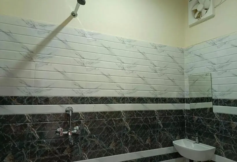 Standard Kolmen Hengen Huone, Shri Girraj Residency