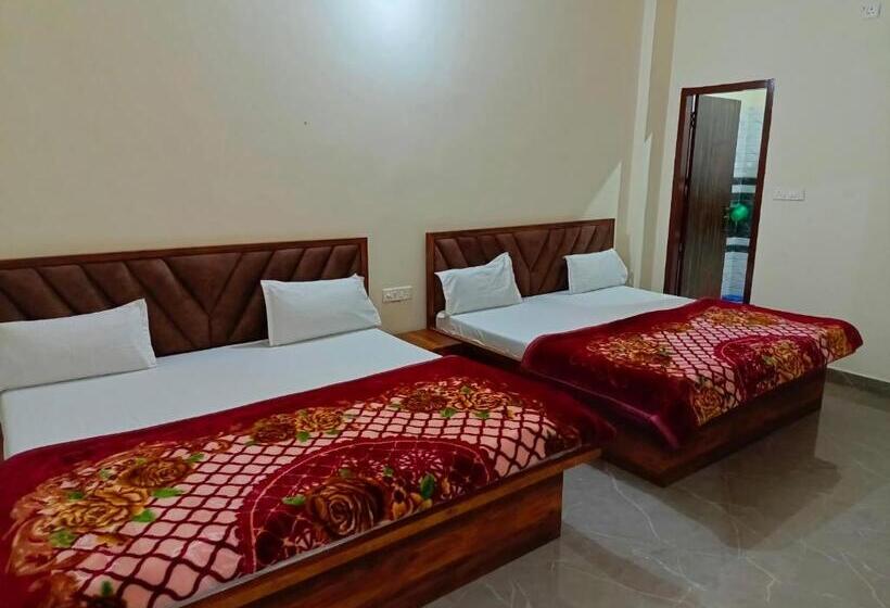 Quarto Quádruplo Estandar, Shri Girraj Residency