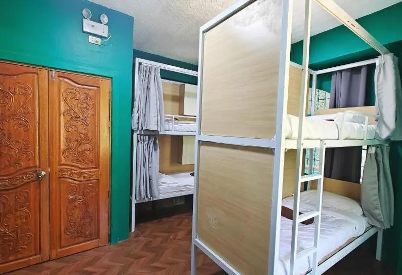 Łóżko we Wspólnym Pokoju, 80 Bar Hostel