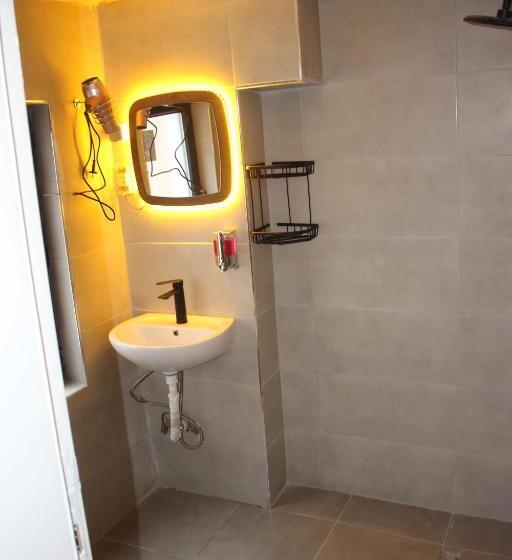 スタンダードトリプルルーム, Ambar