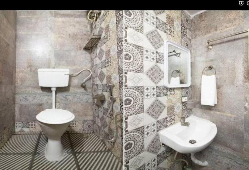 חדר דלוקס, Jai Maa In Swaraj Lodge