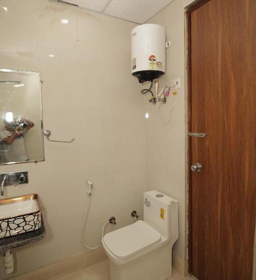 Номер Deluxe, The Anvi Residency Sector 122