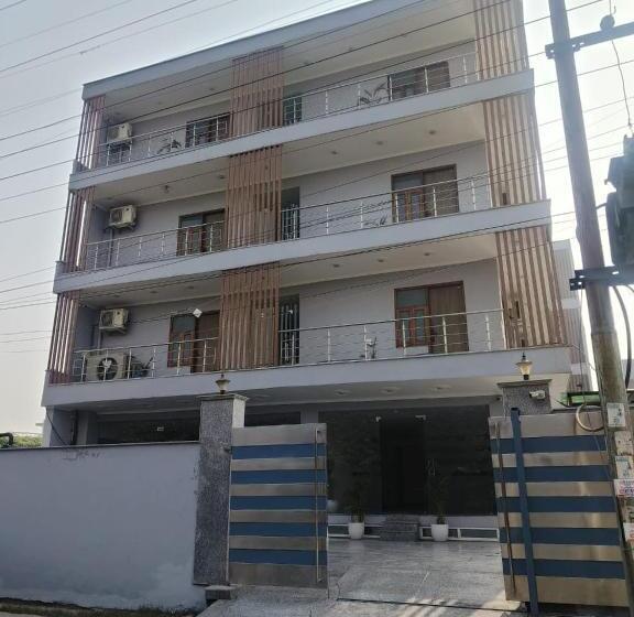 豪华房间, The Anvi Residency Sector 122