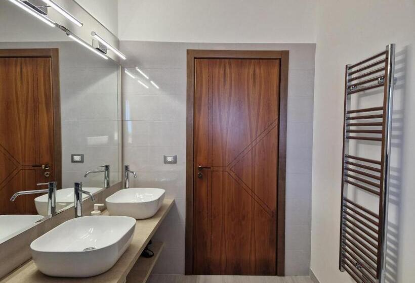 غرفة قياسية, Eteras Verrusio Art