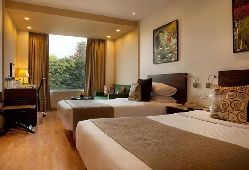 اتاق لوکس با تخت بزرگ, Lemon Tree Premier Budhanilkantha Kathmandu, Nepal