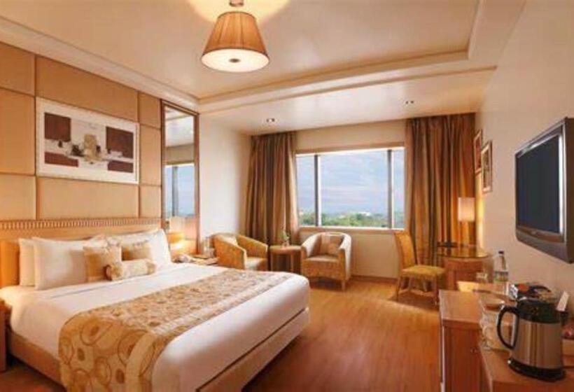 اتاق لوکس با تخت بزرگ, Lemon Tree Premier Budhanilkantha Kathmandu, Nepal