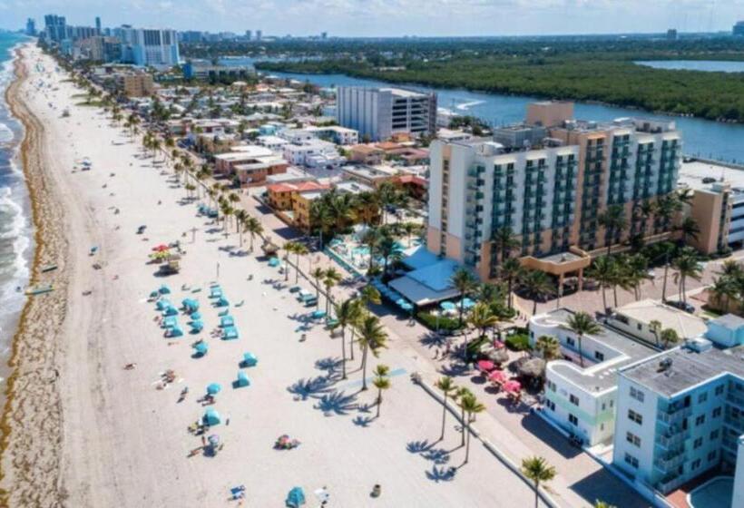 スイート, Walkabout 5 Retro Hotel On The Beach With Live Music And A Bar