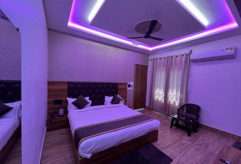 デラックスルーム, Fabhotel The Vrindavan Inn