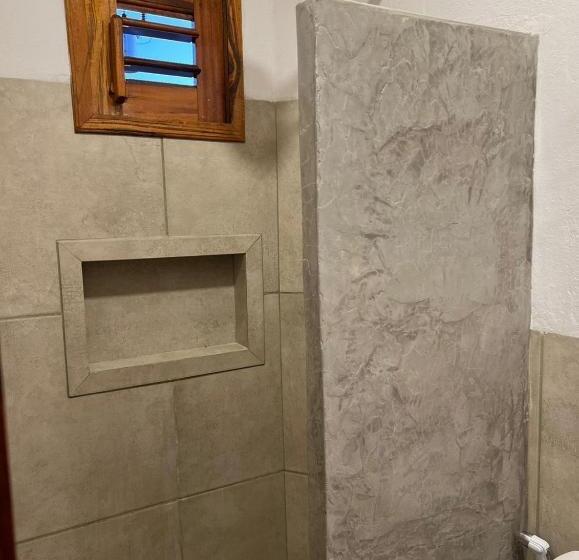 חדר משפחתי, Village Calme