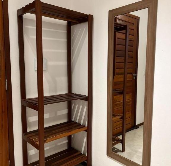 חדר משפחתי, Village Calme