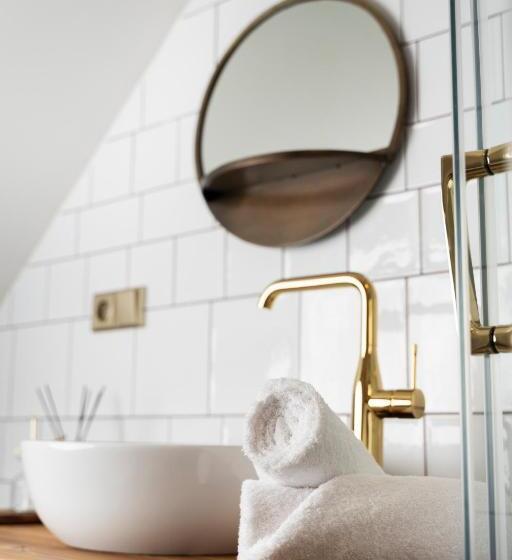 スタンダードルーム, Dům U Města Milána   Sedm Dveří, Sedm Světů