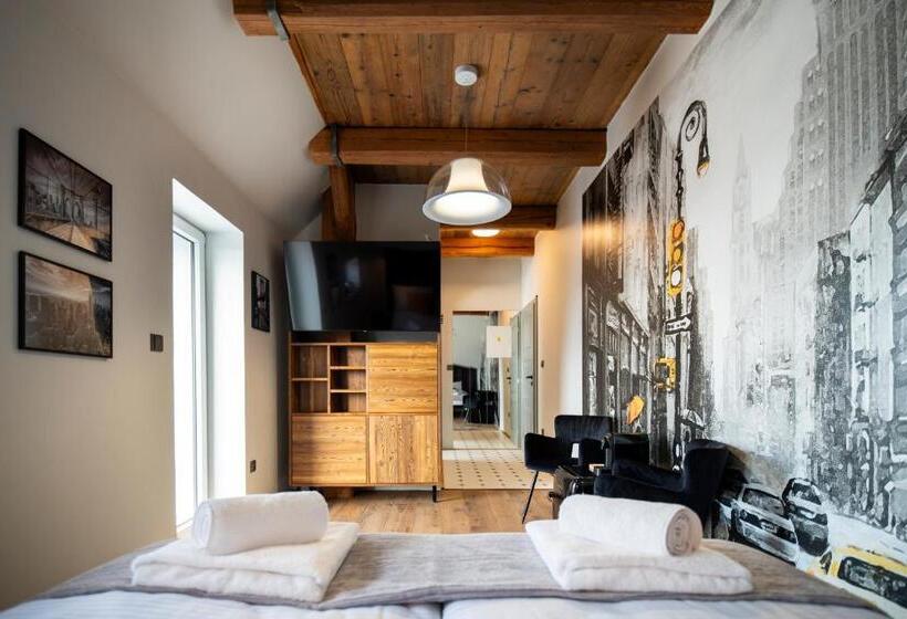 バルコニー付きデラックスルーム, Dům U Města Milána   Sedm Dveří, Sedm Světů