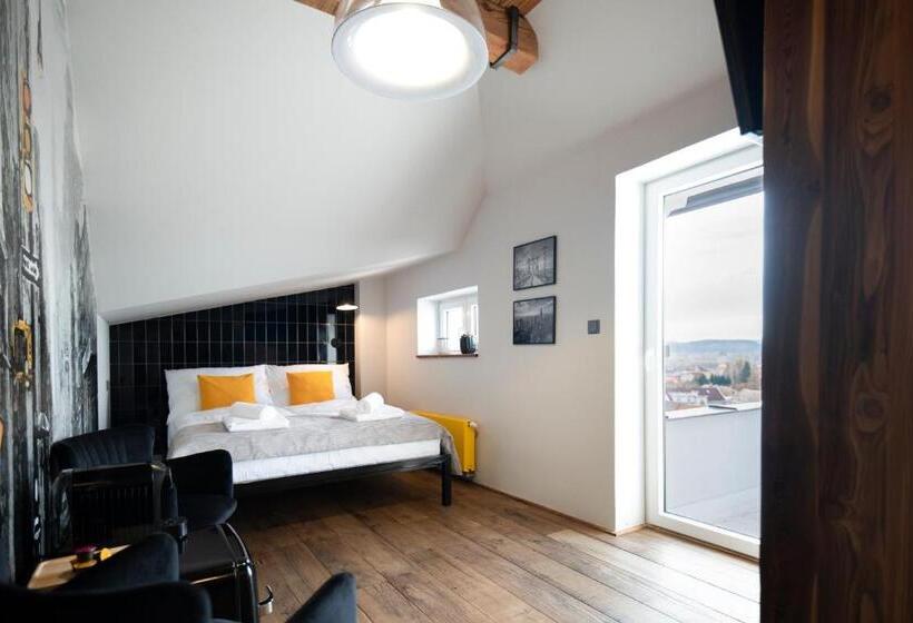 バルコニー付きデラックスルーム, Dům U Města Milána   Sedm Dveří, Sedm Světů